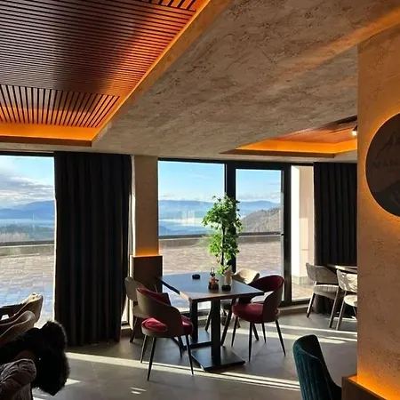 Appartement & S20 Milmari *