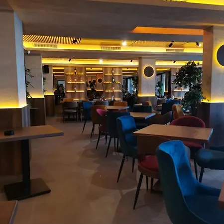 & S20 Milmari アパート *