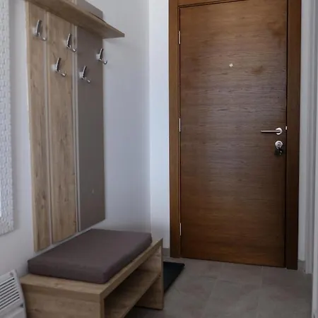 & S20 Milmari アパート *